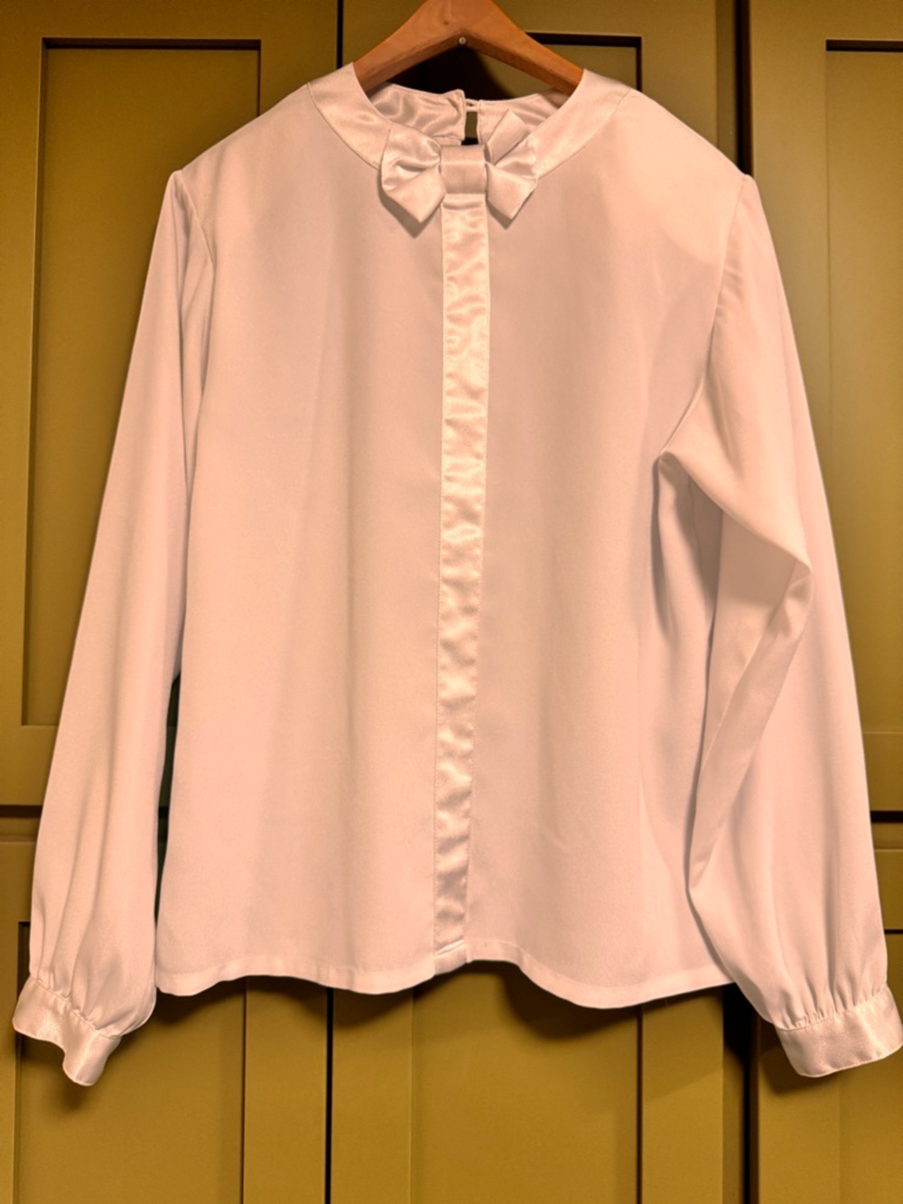 Oscar de La Renta Expressions Satin Trim Bow Collar Blouse